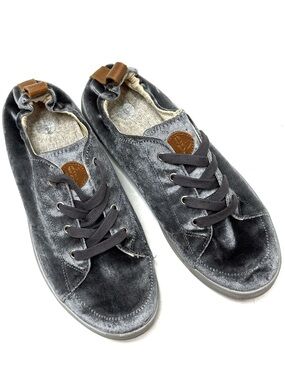 Revitalign Gray Velvet Casual Lace-Up Sneakers